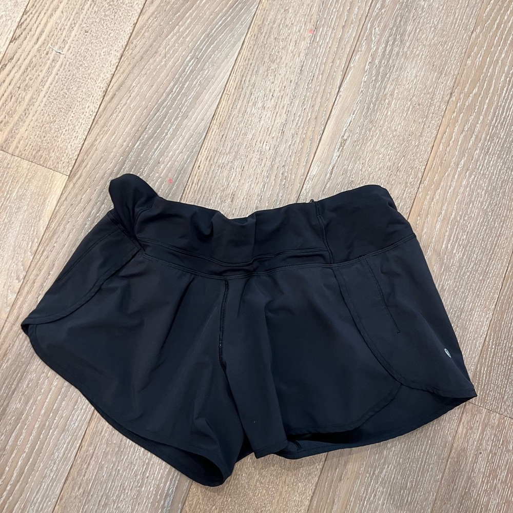 LULULEMON: Black Shorts